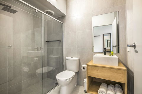 Nightcap At The Cheeky Squire - eAccommodation 2