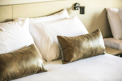 Nightcap At The Cheeky Squire - eAccommodation 12