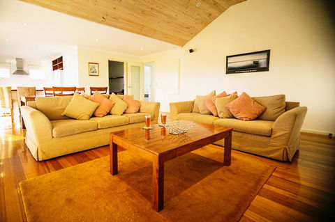 Rayville Boat Houses - eAccommodation 9