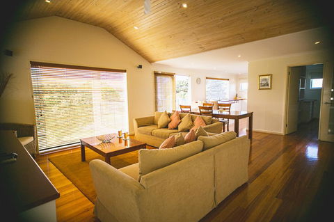 Rayville Boat Houses - eAccommodation 8