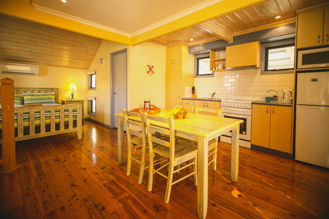 Rayville Boat Houses - eAccommodation 28