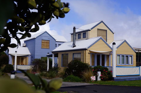 Rayville Boat Houses - eAccommodation 0