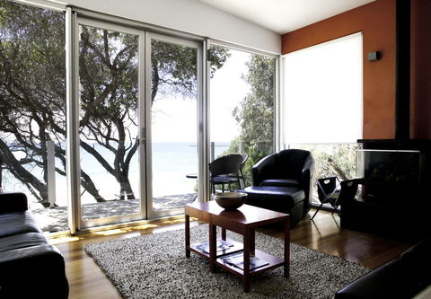 Battery Cove Beach Front Apartment - eAccommodation 2