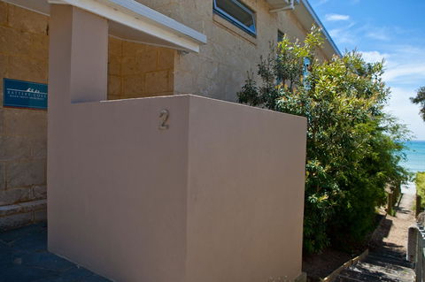 Battery Cove Beach Front Apartment - eAccommodation 3