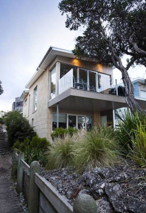 Battery Cove Beach Front Apartment - eAccommodation 0