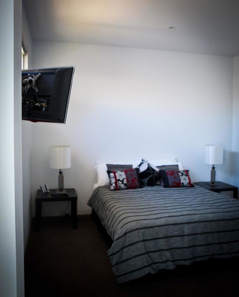 Battery Cove Beach Front Apartment - eAccommodation 9