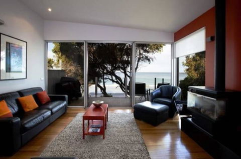 Battery Cove Beach Front Apartment - eAccommodation 14