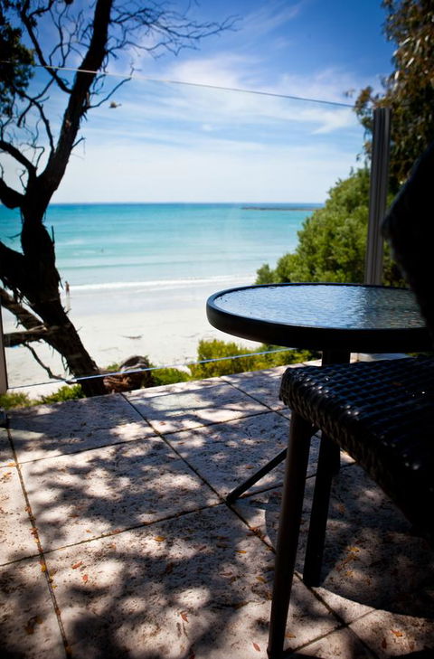 Battery Cove Beach Front Apartment - eAccommodation 5