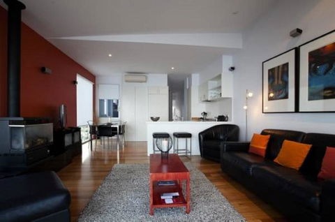 Battery Cove Beach Front Apartment - eAccommodation 8