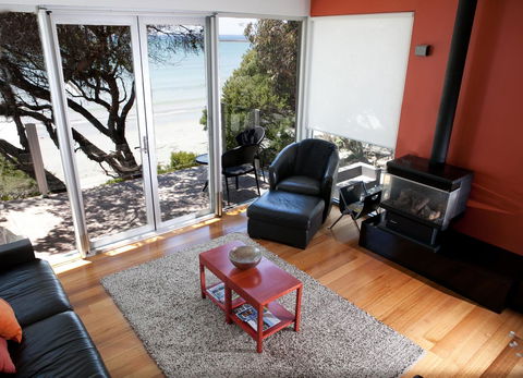 Battery Cove Beach Front Apartment - eAccommodation 11