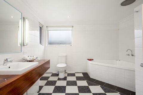 The International Motel Apollo Bay - eAccommodation 17