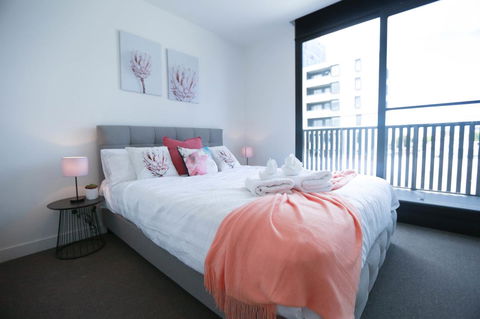 Box Hill 2 Bedroom Apt (La Maison) 02 - eAccommodation 3
