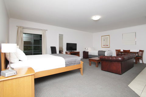 Quality Inn & Suites The Menzies - eAccommodation 10