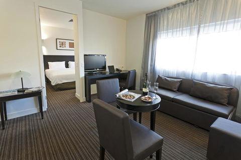Causeway 353 Hotel - eAccommodation 10