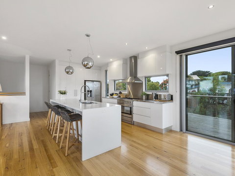 Aireys Ocean View - eAccommodation 6