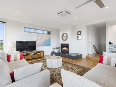 Aireys Ocean View - eAccommodation 2