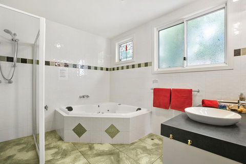 Black Dolphin Beach Penthouse - eAccommodation 15