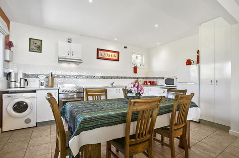 Black Dolphin Beach Penthouse - eAccommodation 4