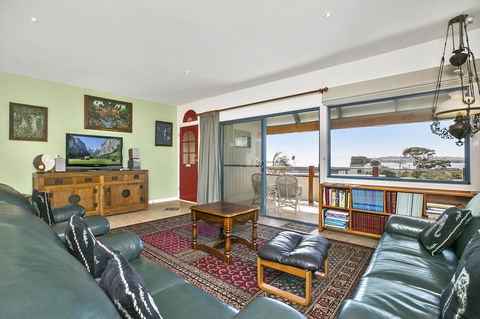Black Dolphin Beach Penthouse - eAccommodation 18