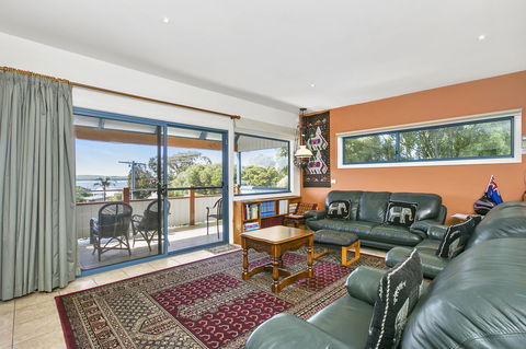 Black Dolphin Beach Penthouse - eAccommodation 13