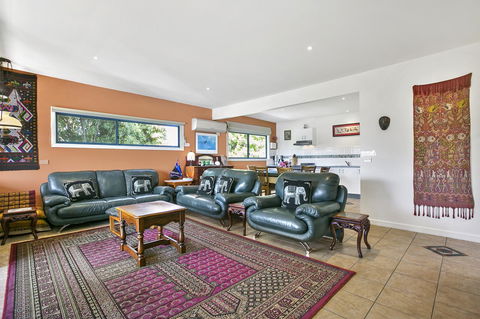 Black Dolphin Beach Penthouse - eAccommodation 5