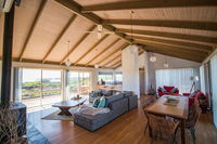 Book Peterborough Accommodation Vacations eAccommodation eAccommodation