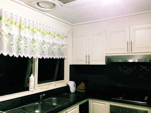 Doncaster Westfield Home Stay - eAccommodation 10