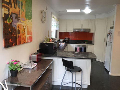 Doncaster Westfield Home Stay - eAccommodation 21