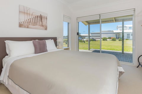 Cottages For Couples - eAccommodation 25