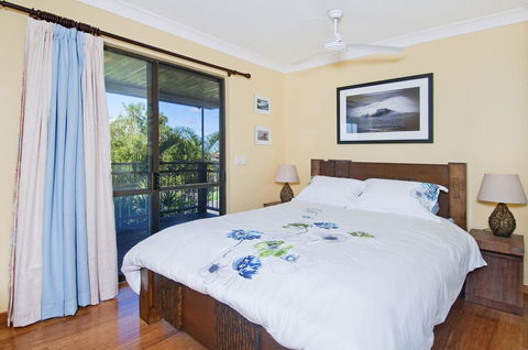 THE BOARDROOM ON BANKSIA - 11 Banksia Ave Bonny Hills - eAccommodation 3