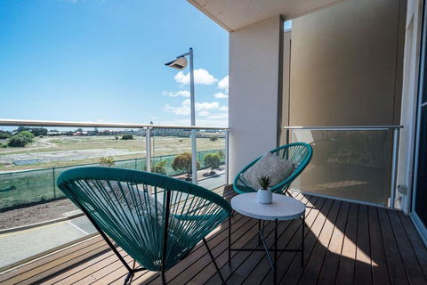 The Cove @ New Port-Pool - Spa - Sauna - Gym & More - eAccommodation 1
