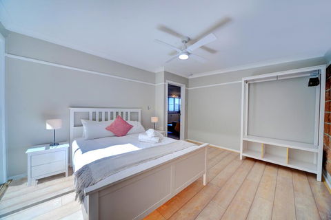 The Hillside Cottage - eAccommodation 2