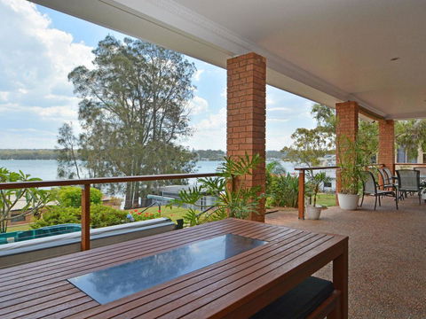 The House On The Lake @ Fishing Point, Lake Macquarie - Honestly Put The Line In And Catch Fish - eAccommodation 0