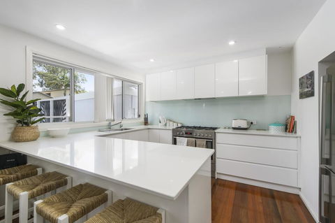 THE LAKE HOUSE - WiTH SWIMMING POOL - eAccommodation 3