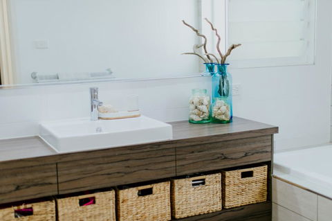 THE LAKE HOUSE - WiTH SWIMMING POOL - eAccommodation 2