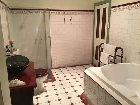 The Olde Devonshire House - eAccommodation 3