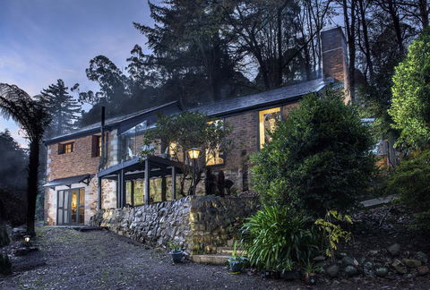 The Stone On The Hill - 3 Bedroom House - eAccommodation 0