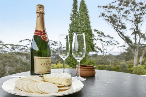 Toria Views - eAccommodation 1