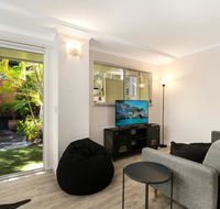Tropical Townhouse With Two Courtyards and Pool - eAccommodation