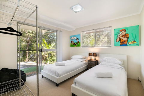 Tropical Townhouse With Two Courtyards And Pool - eAccommodation 2