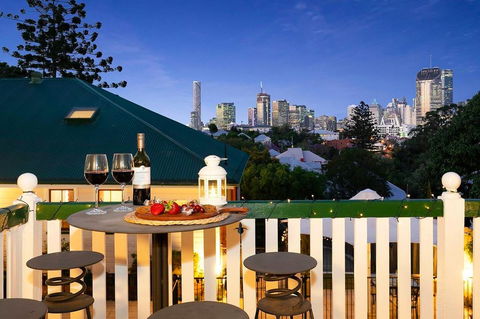 Ultimate Family Home - 3 Bedroom Lux Retreat With Private Pool, Spa And Incredible Views - eAccommodation 2