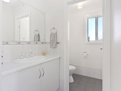 VALLEY VIEWS - 10 Valley Heights Drive - eAccommodation 1