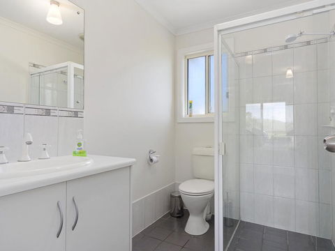 VALLEY VIEWS - 10 Valley Heights Drive - eAccommodation 0