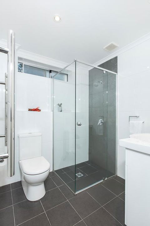 Vibrant Oversized Studio In Leafy Balgowlah - eAccommodation 3