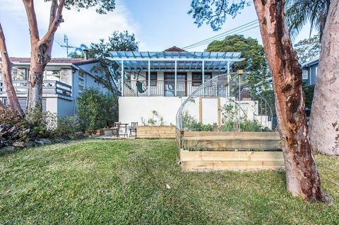 Vibrant Oversized Studio In Leafy Balgowlah - eAccommodation 1