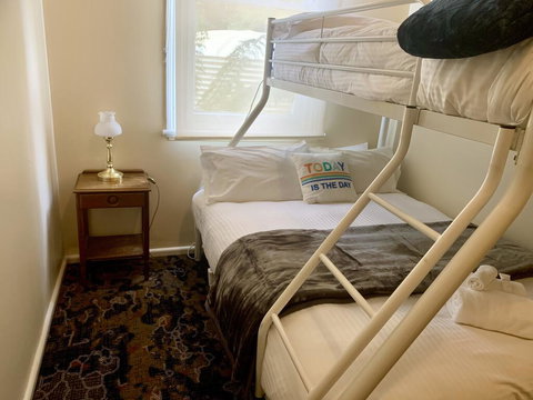 Victoria Albert Guest House Bar Cafe And Restaurant - eAccommodation 2