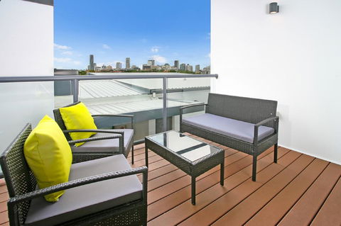 Views From Red Hill - Modern And Spacious Split-Level Executive 3BR Red Hill Apartment Close To CBD - eAccommodation 2