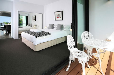 Views From Red Hill - Modern And Spacious Split-Level Executive 3BR Red Hill Apartment Close To CBD - eAccommodation 3