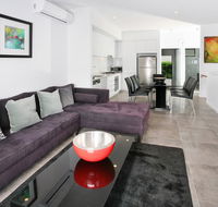 Views from Red Hill - Modern and Spacious Split-Level Executive 3BR Red Hill Apartment Close to CBD - eAccommodation