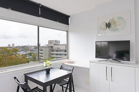 Views To Die For// Studio Rushcutters Bay // Free Parking - eAccommodation 3